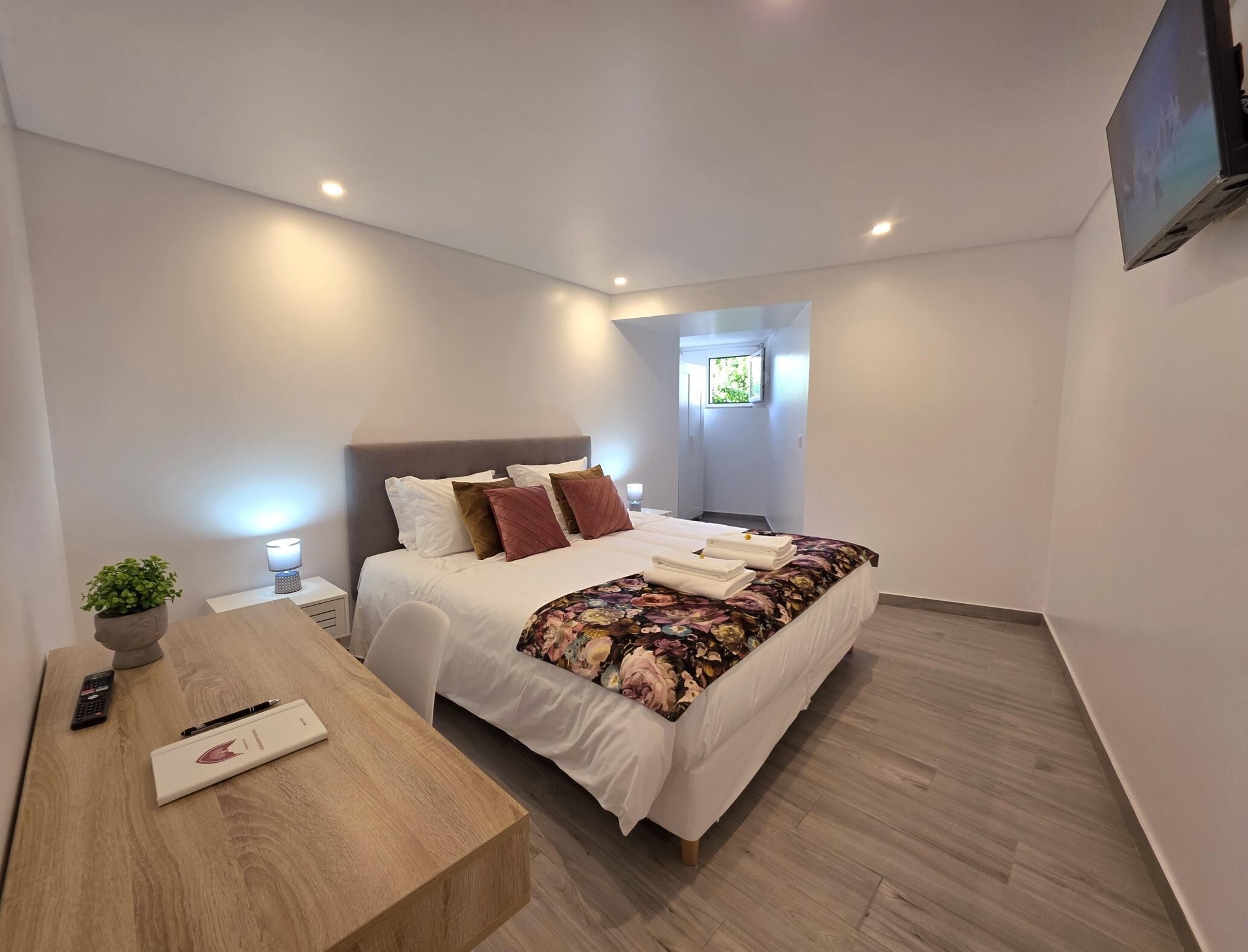 Acesso à internet, roupa de cama