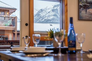 Dining - Alpine Chic - top floor two-story mtn escape near downtown (Canmore)