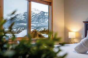 Interior - Alpine Chic - top floor two-story mtn escape near downtown (Canmore)