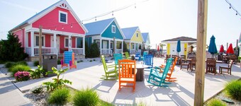 Sunset Haven: 2 Bed/1.5 Bath Lakeside Cottage!