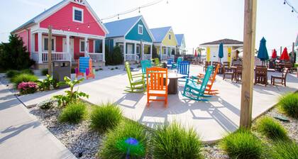 Sunset Haven: 2 Bed/1.5 Bath Lakeside Cottage!