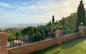 Property grounds - Luxurious home in Mijas (Mijas)