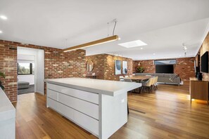 Interior - Luxury Bellbrae Retreat w  Pool, Spa & 12 Guests (Bellbrae)