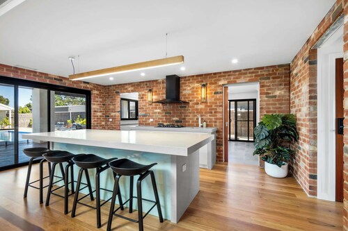 Luxury Bellbrae Retreat w  Pool, Spa & 12 Guests