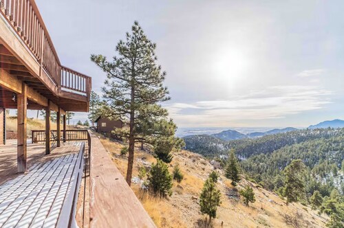 Mountain View Retreat, Year Round Sunshine
1 bed, 1 renovated bath in Boulder