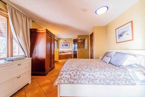 Iron/ironing board, free WiFi, bed sheets - Mountain View Retreat, Year Round Sunshine
1 bed, 1 renovated bath in Boulder (Boulder)