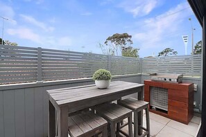 تناول الطعام بالخارج