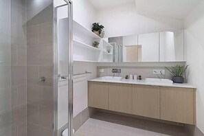 تجهيزات دش، مجففات شعر، مناشف