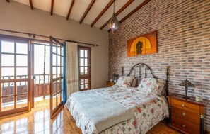 Iron/ironing board, free WiFi