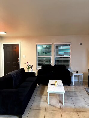 Smart TV - Hook em horns! 12 mins to Downtown Austin (Austin)