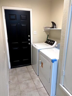 Interior - Hook em horns! 12 mins to Downtown Austin (Austin)