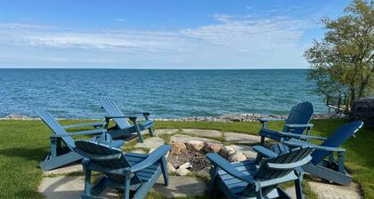 LVR's Luxury Lakefront Farmhouse