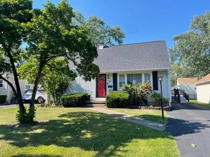 Exterior - LVR's 3 Sister's Cape (Lewiston)