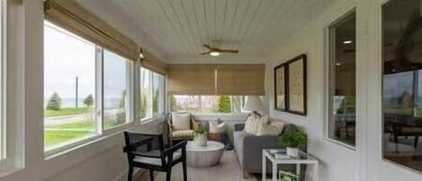 Televisión y chimenea