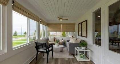 LVR's Luxurious Lake House