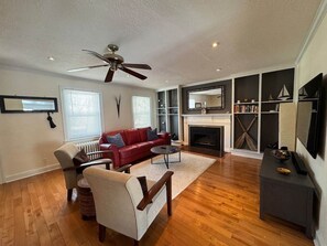 TV, fireplace - LVR’s North End Ranch (Lewiston)