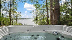 Outdoor spa tub - Hot Tub, Fire Pit, Kayak,Water Slide, Pet Friendly (Bracey)