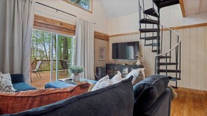 Smart TV, books - Hot Tub, Fire Pit, Kayak,Water Slide, Pet Friendly (Bracey)