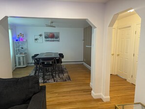 Interior - Elegant 2-Bedroom Retreat & Modern Comfort & Prime Location. (Newark)