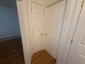 Interior - Elegant 2-Bedroom Retreat & Modern Comfort & Prime Location. (Newark)