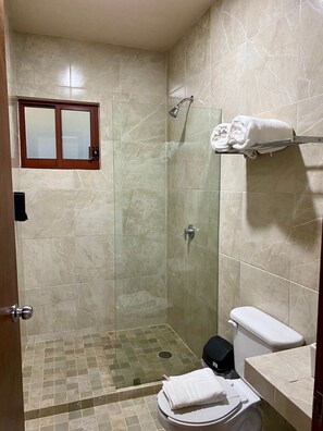 Deluxe Room | Bathroom | Shower, free toiletries, hair dryer, towels - Hotel Santa Cruz Mazunte  (Mazunte)