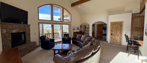 TV, ping pong, books, stereo