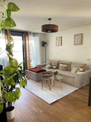 TV - Spacious new apartment with view of Fourvière (Lyon)