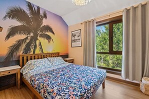 7 Schlafzimmer, Schreibtisch, Bügeleisen/Bügelbrett, Reisekinderbett