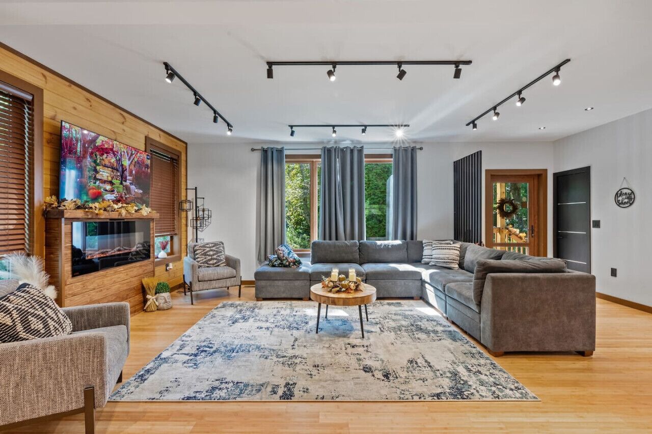 TV, fireplace, stereo