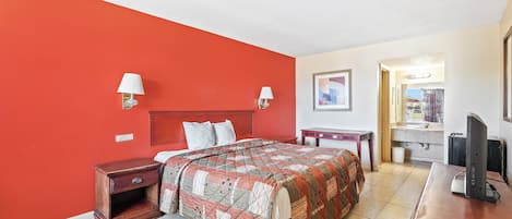 Room, 1 King Bed, Non Smoking | Desk, free WiFi, bed sheets