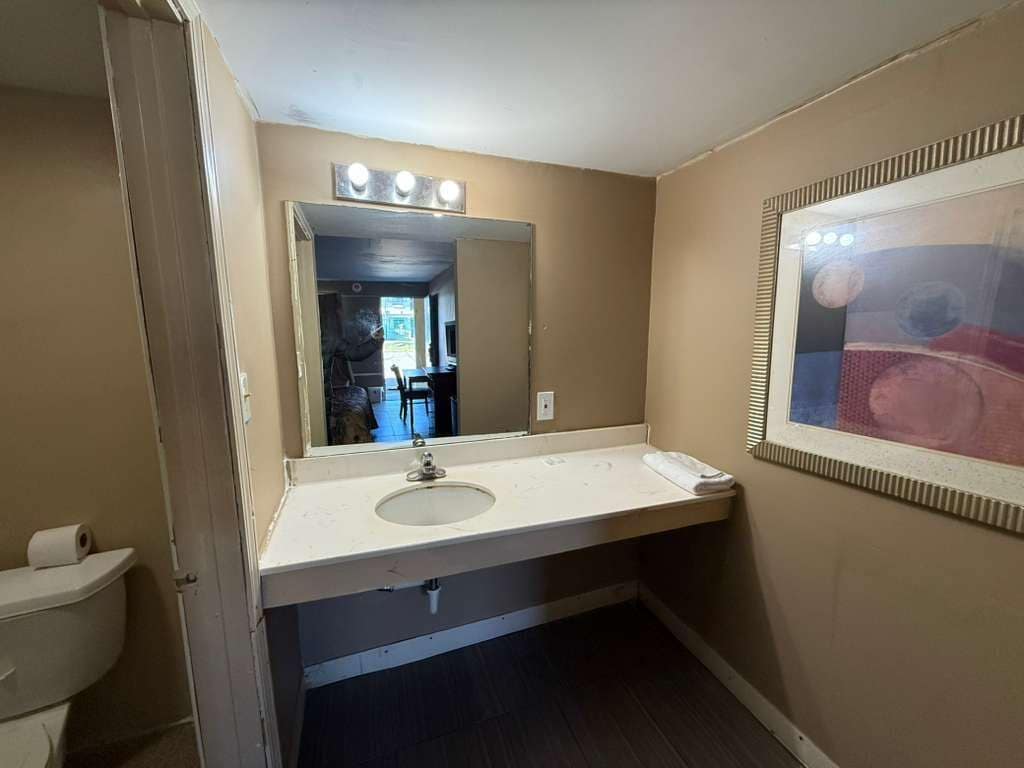 Artículos de higiene personal gratuitos, secador de pelo y toallas