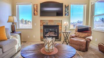 Smart-tv och eldstad