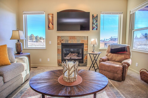 Aspenglow Bungalow | Deck with Lake View & Cozy Fireplace Retreat