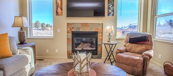 Aspenglow Bungalow | Deck with Lake View & Cozy Fireplace Retreat