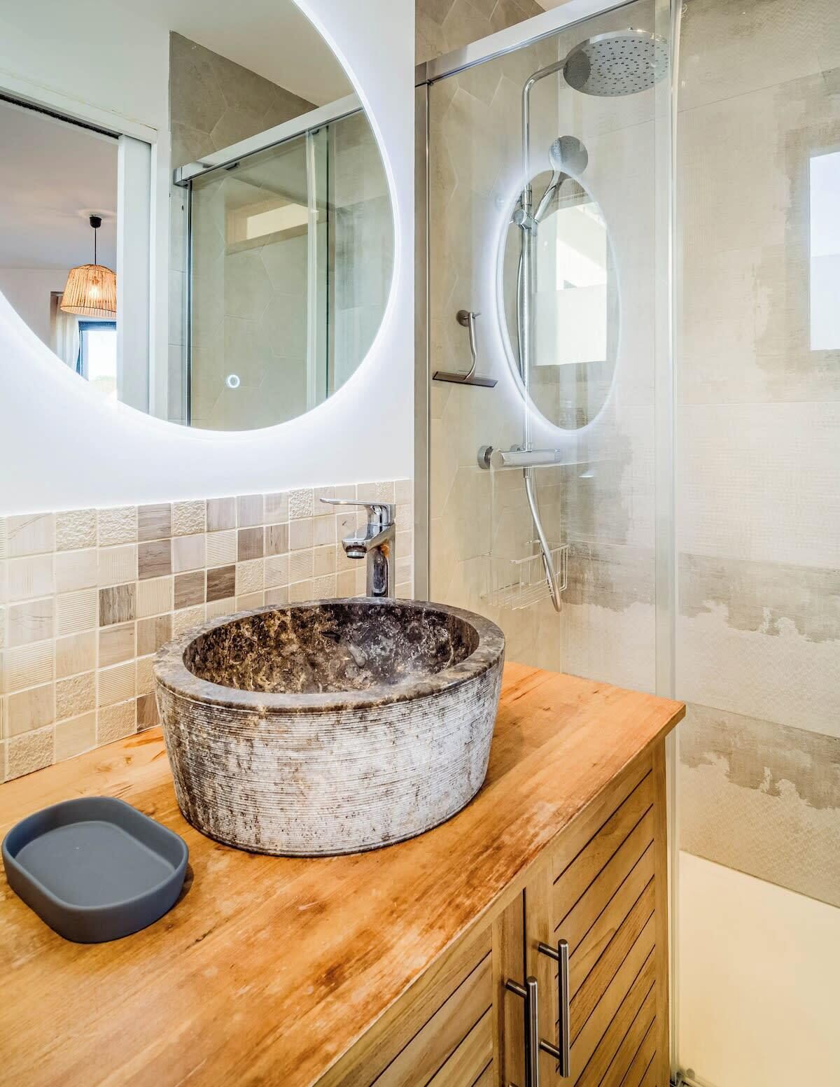 Douche, séchoir à cheveux