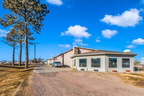 Classic Room, Non Smoking | Exterior - Sunset Motel and RV (Alliance)