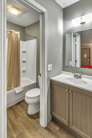 バスアメニティ (無料)、ヘアドライヤー、タオル、石鹸