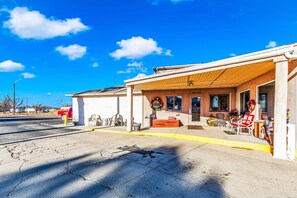 Classic Room, Non Smoking | Exterior - Sunset Motel and RV (Alliance)