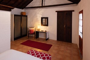 2 habitaciones, tabla de planchar con plancha, internet y ropa de cama 