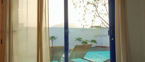 1 habitación, tabla de planchar con plancha, internet y ropa de cama