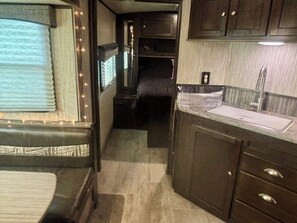 1 bedroom, free WiFi, bed sheets - West Texas Hill Country Escape: Peaceful Starry Rv Retreat Near Abilene (Tuscola)