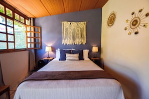 مكتب ومكواة/لوح كي وواي فاي مجانًا وملاءات أسرّة