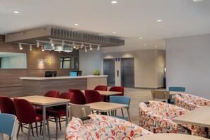 Lobby sitting area - Home2 Suites By Hilton Riverview Tampa (Riverview)