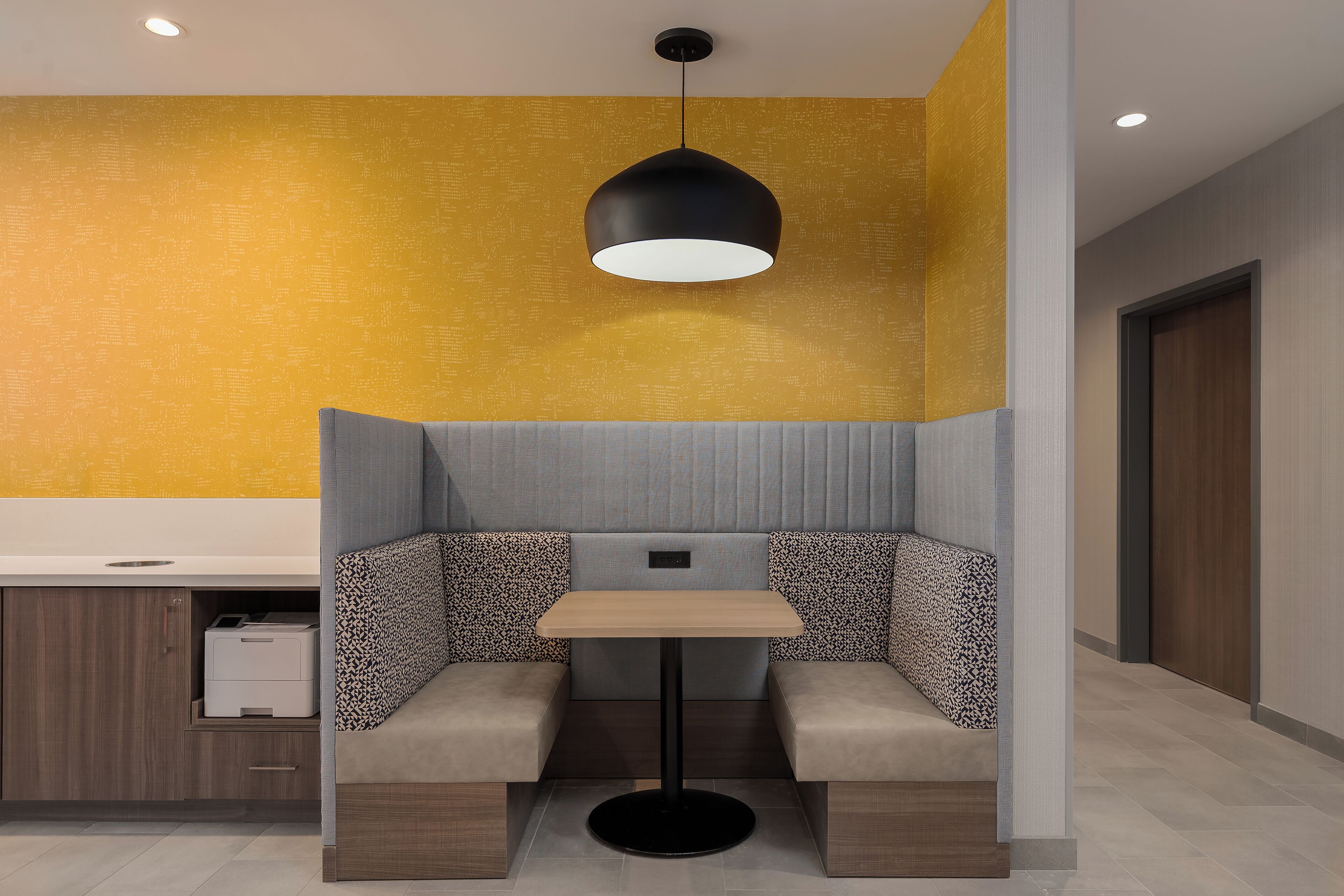 Trung tâm hành chính, văn phòng