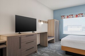 Hypo-allergenic bedding, desk, blackout curtains, iron/ironing board - Home2 Suites By Hilton Riverview Tampa (Riverview)