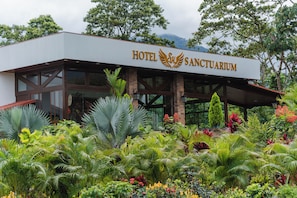 Quầy tiếp tân