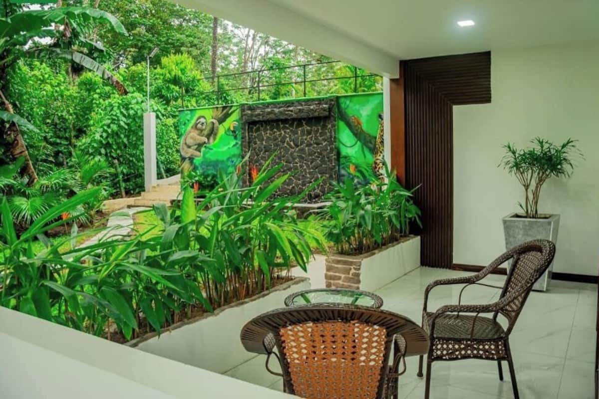 Superior-værelse - 1 kingsize-seng - bjergudsigt | Gratis minibar, pengeskab på værelset, individuelt design