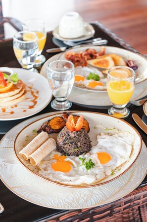 Petit déjeuner préparé à la commande compris tous les jours
