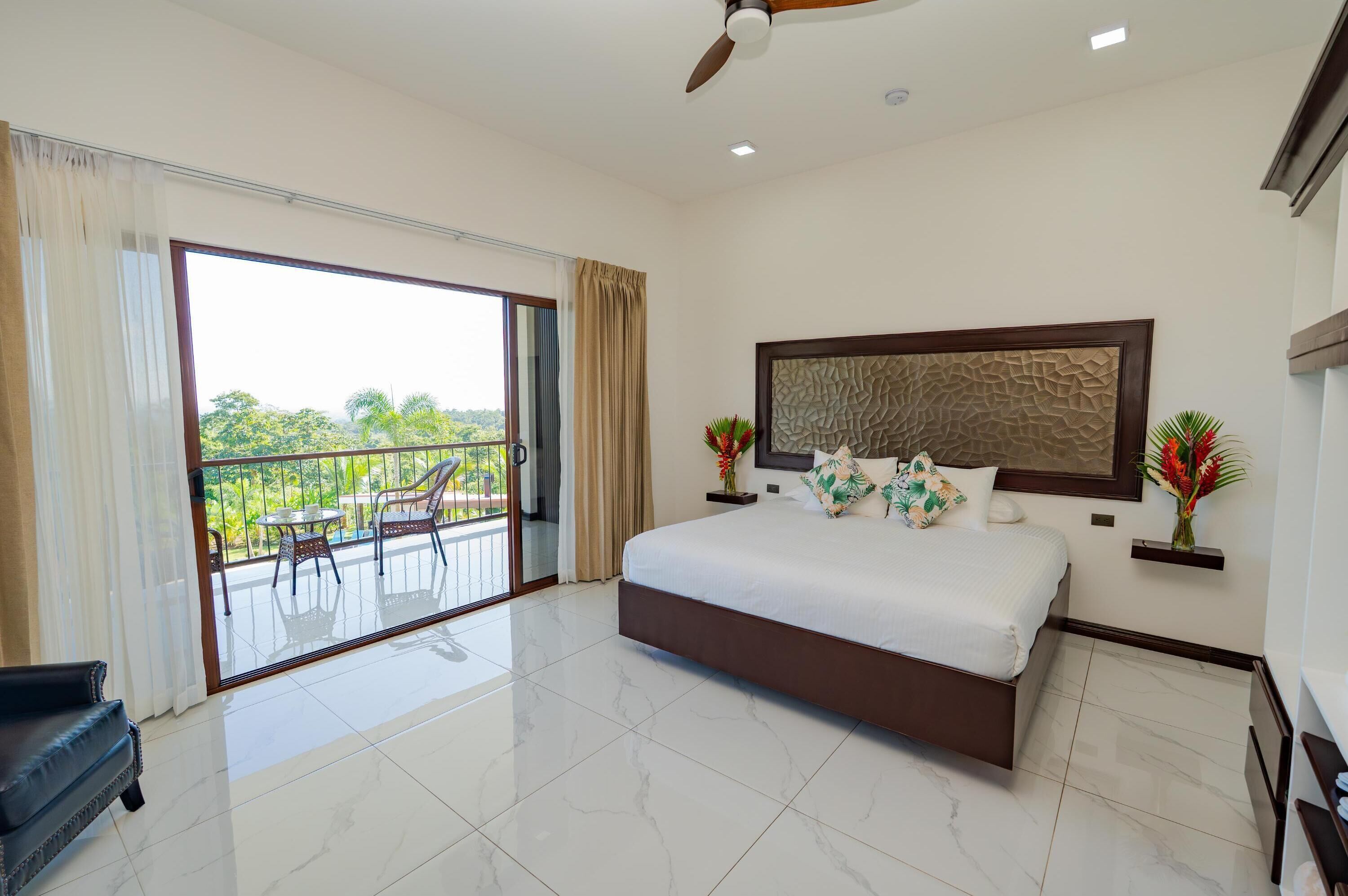 Luxury-Zimmer, 1 King-Bett, Talblick | Allergikerbettwaren, kostenlose Minibar, Zimmersafe