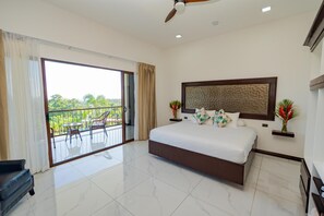 Lyxrum - 1 kingsize-säng - utsikt mot dalen | Allergitestade sängkläder och gratis produkter i minibar